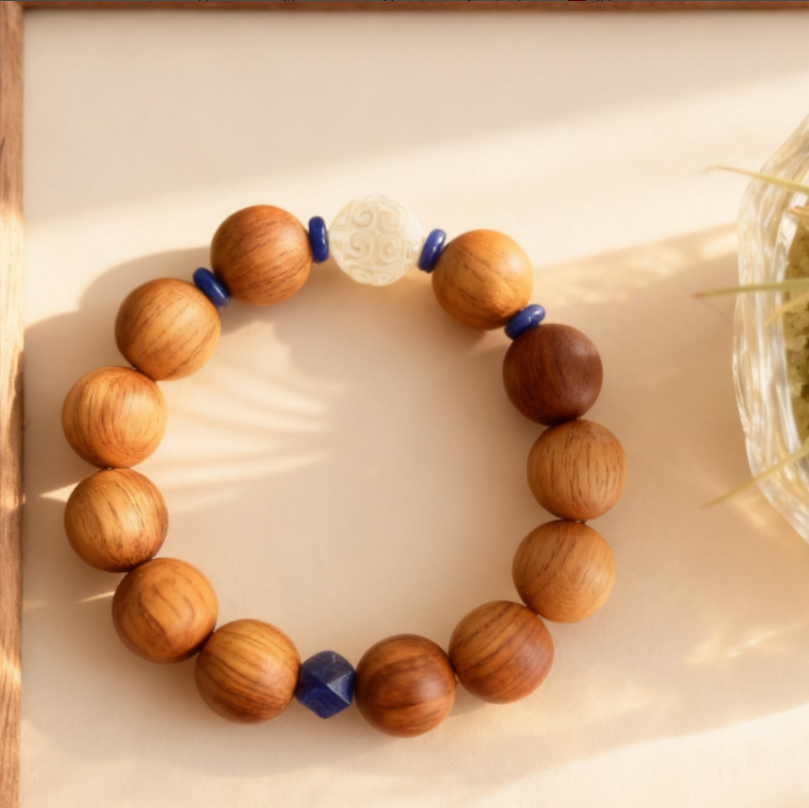 D207 Subtle Charm Bracelet